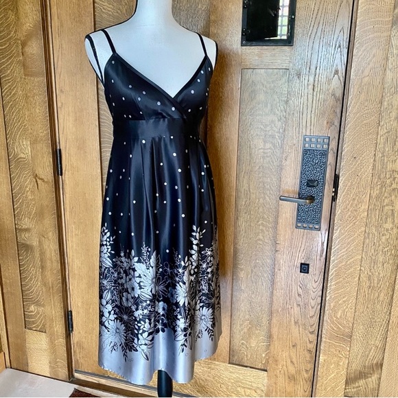 🌺TED BAKER 100% Silk Dress Size 6 🌺This Ted Baker Silk Dress is GORGEOUS ! 🌺 - Picture 3 of 14